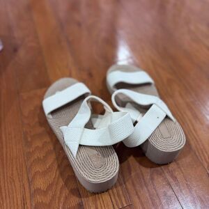 BOUTIQUE Women's White Cream Platform Strappy Sandals Summer Holiday Travel